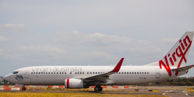 Boeing 737-700 (VH-YQR)