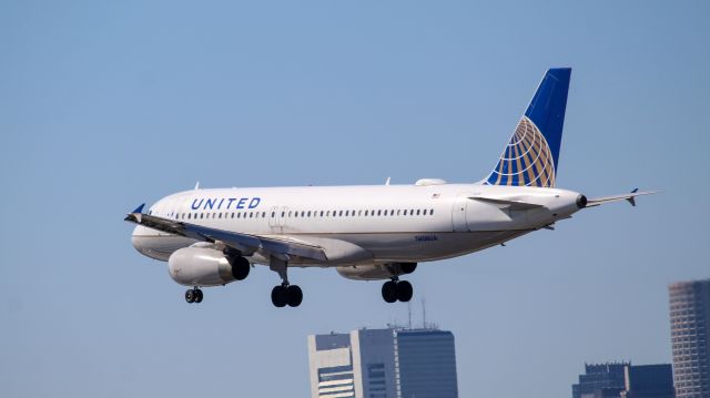 Airbus A320 (N458UA) - 22L Approach