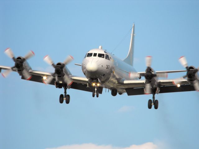 Lockheed P-3 Orion (16-2317) - US Navy P-3 on short final for Runway 27 at Tallahassee.