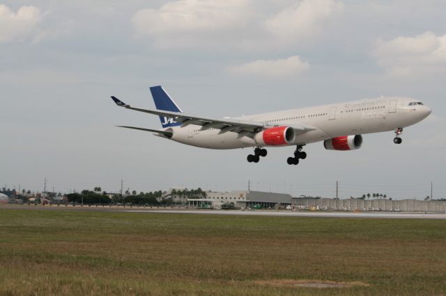 Airbus A330-300 (LN-RKM)