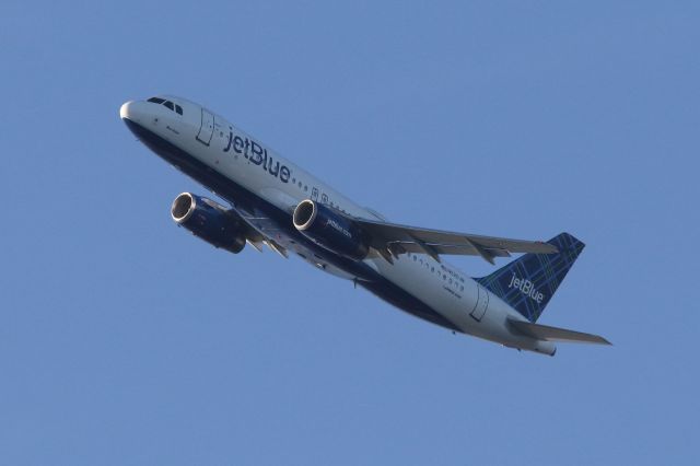 Airbus A320 (N520JB) - JBU1807 departure to KBNA