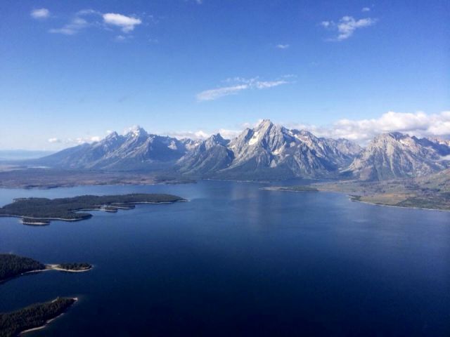 — — - The Tetons flying into KJAC from the north east