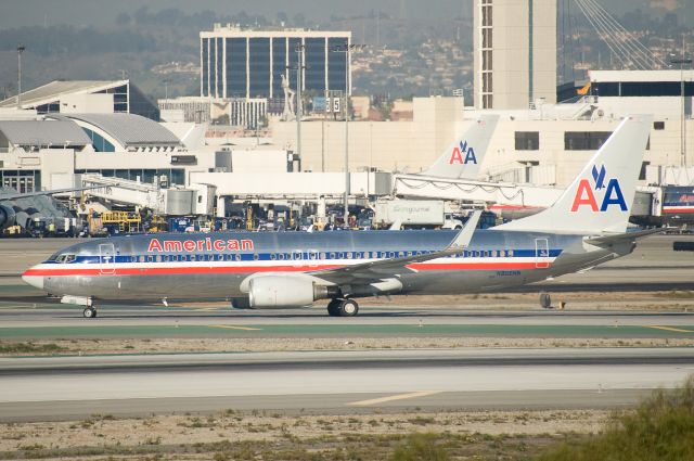 Boeing 737-800 (N866NN)
