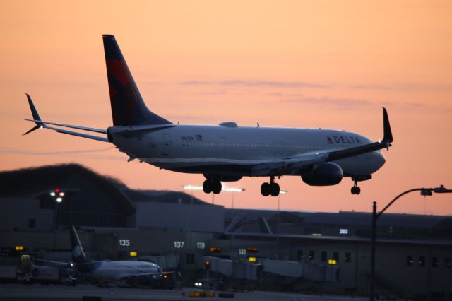 Boeing 737-900 (N859DN)