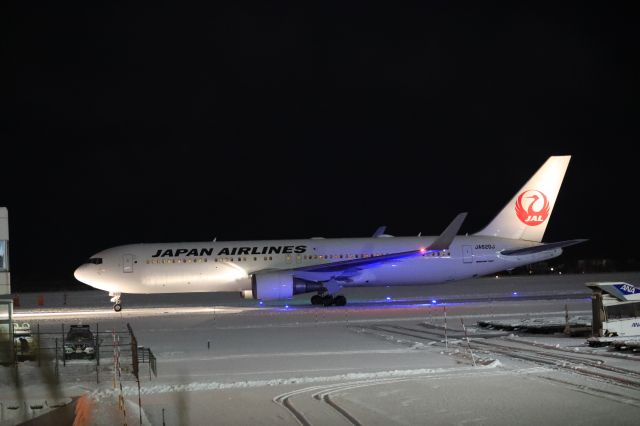 BOEING 767-300 (JA620J) - December 26, 2023:HKD-HND.