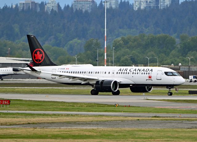 Airbus A220-300 (C-GVUN)