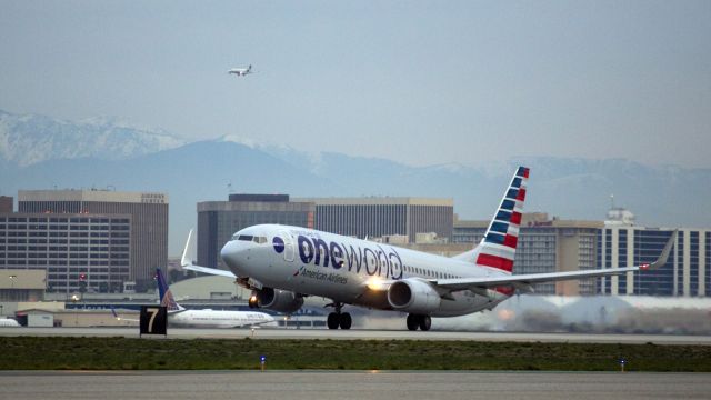 Boeing 737-700 (N838NN) - Morning departure of a One World American Airlines B737