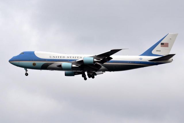 82-9000 — - AF 1 bringing in Obama to speak at an event in Boston 