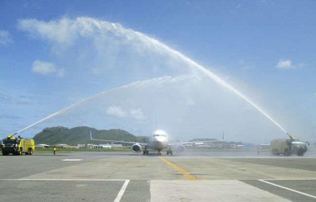 Boeing 737-800 (N14142)