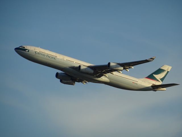 Airbus A340-300 (B-HXH)