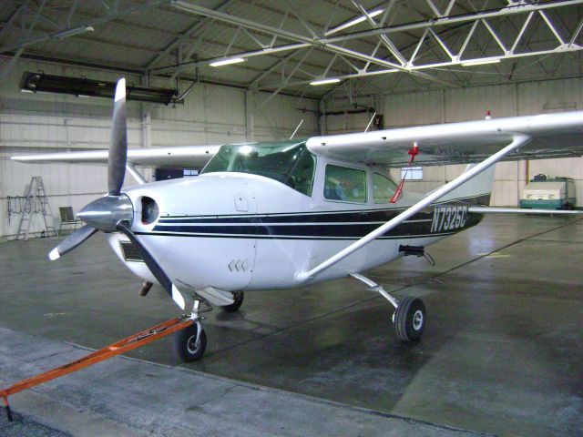 Cessna Skylane (N7325C)