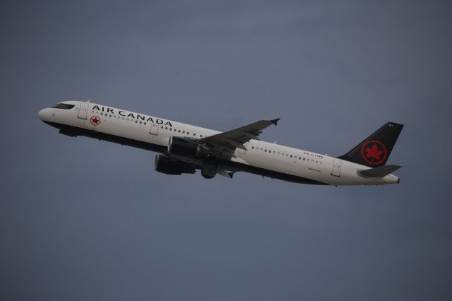 Airbus A321 (C-FGKN)