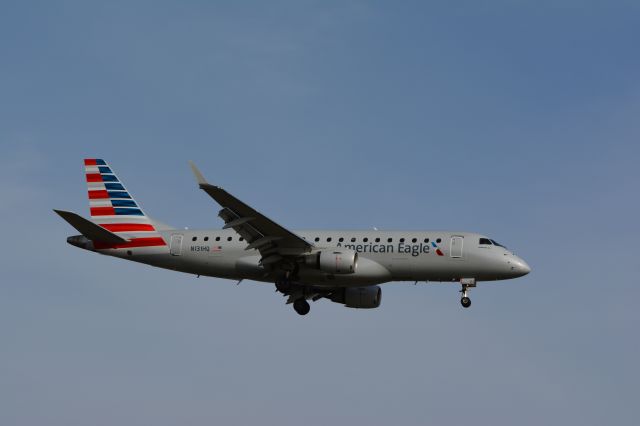 Embraer 170/175 (N131HQ)