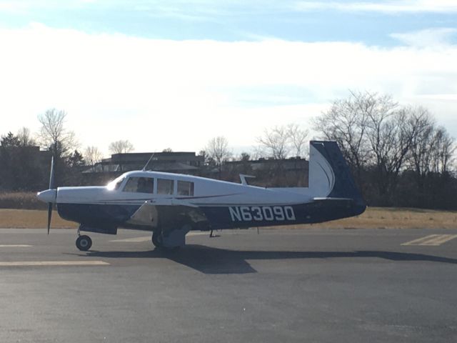 Mooney M-20 (N6309Q) - N6309Q (M20P) arriving at Wings Field (KLOM)br /Photo Date: January 24, 2021