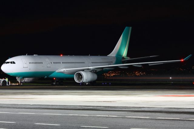 Airbus A330-200 (CS-TFZ)