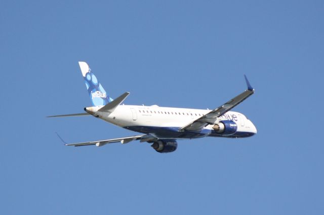 Embraer ERJ-190 (N323JB) - JetBlue Flight 164 (N323JB) "Only Blue" departs Sarasota-Bradenton International Airport enroute to John F Kennedy International Airport