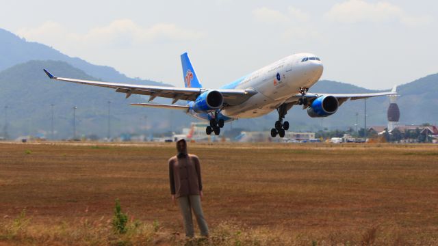 Airbus A330-200 (B-6057)