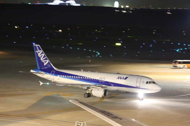 Airbus A320 (JA8304)