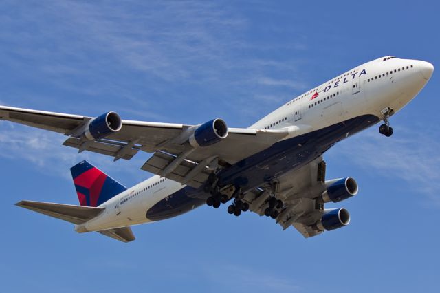 Boeing 747-400 (N674US) - Arriving 22L from Tokyo.  04/12/2015. 