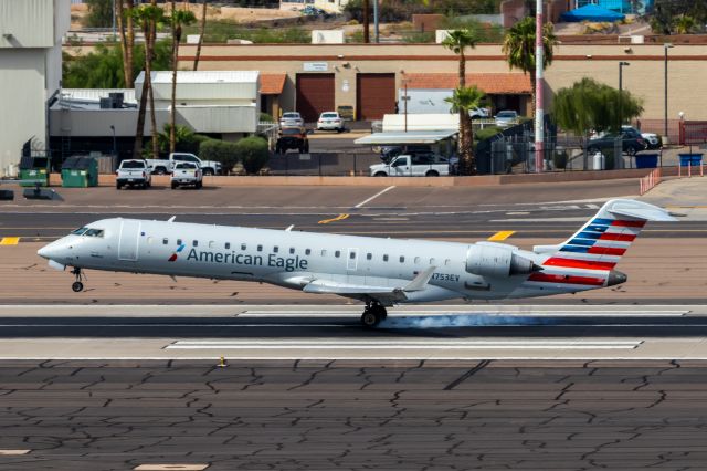 Canadair Regional Jet CRJ-700 (N753EV) - American Airlines CRJ700 (operated by SkyWest) landing at PHX on 9/10/22. Taken with a Canon 850D and Tamron 150-600mm G2 lens.