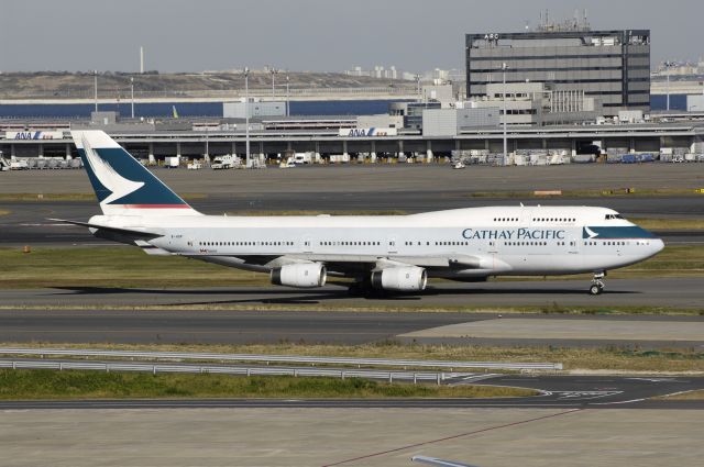 Boeing 747-400 (B-HOP) - Taxing at Haneda Intl Airport on 2012/11/16