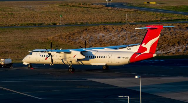 de Havilland Dash 8-400 (VH-LQD)