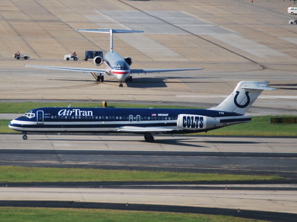 Boeing 717-200 (N936AT) - Indianapolis Colts livery departing 6/16/12