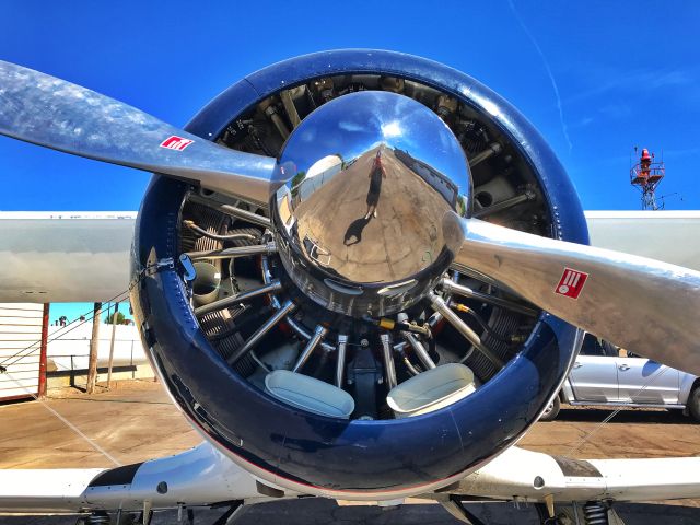 — — - N9873H - 1943 Beech D17S