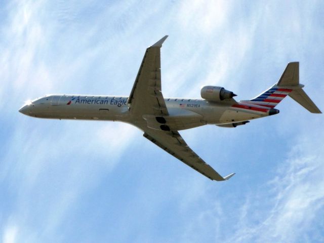 Canadair Regional Jet CRJ-700 (N529EA)