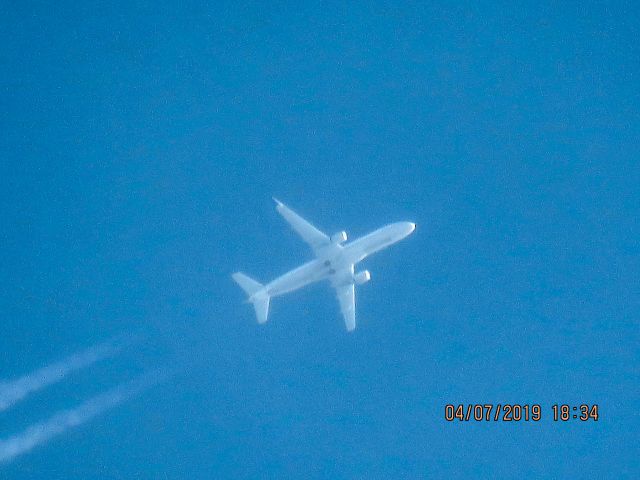 Embraer 175 (N88335)