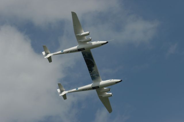 — — - Virgin Galactic Visit to the EAA 2009