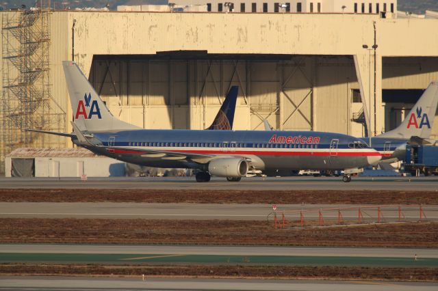 Boeing 737-800 (N910AN)