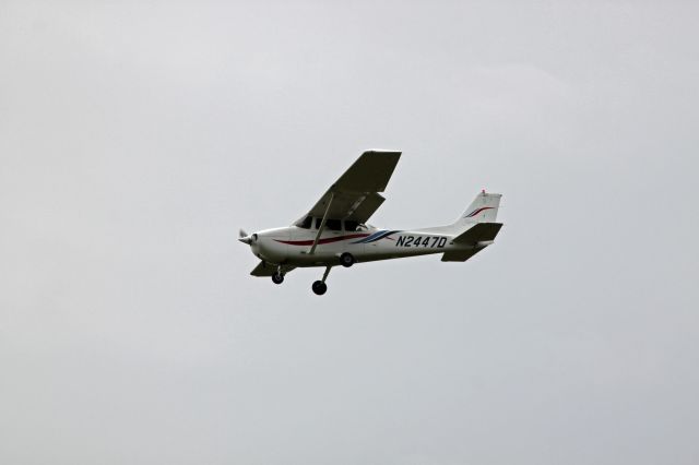 Cessna Skyhawk (N2447D)