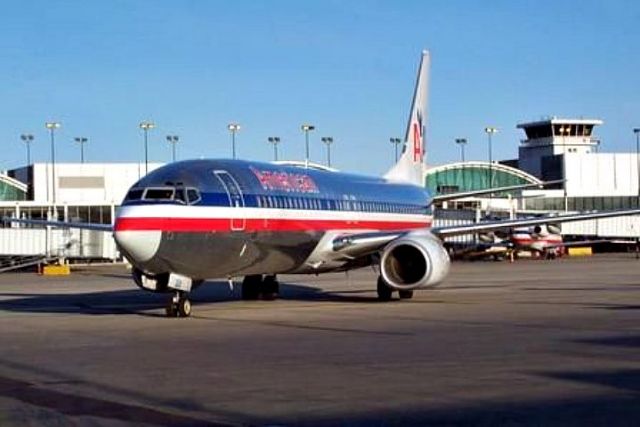 Boeing 737-700 — - Push back off of H14 at ORD.