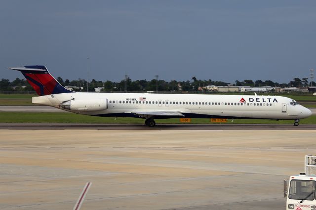 McDonnell Douglas MD-88 (N995DL) - Taxiing before takeoff.