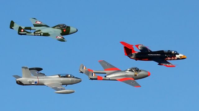 — — - Historic Formation 2 De Haviland vampires 1 Atlas Impala mk1 and an Aero L-29 Delfín