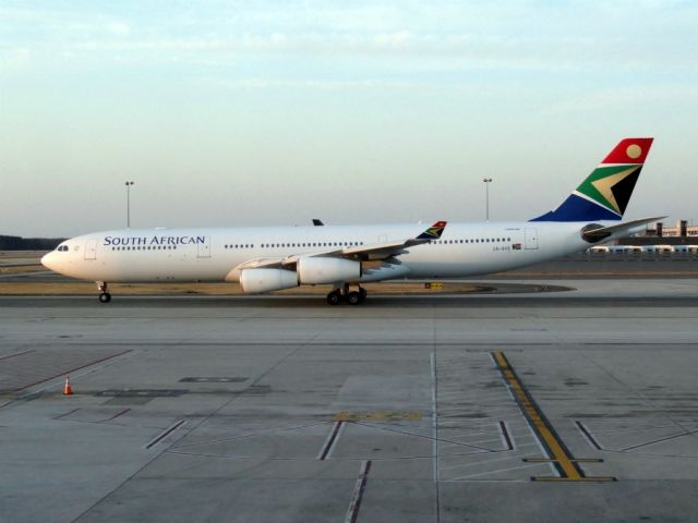 Airbus A340-300 (ZS-SXE)