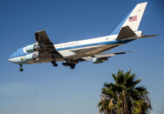 Boeing 747-200 (92-9000)