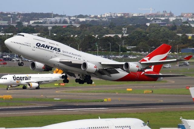 Boeing 747-400 (VH-OEI)