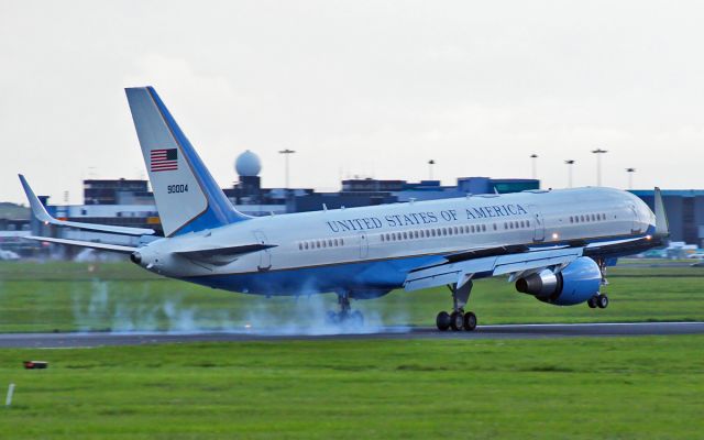 99-0004 — - usaf c-32a 99-0004 touching down at shannon 7/6/14.