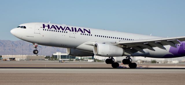 Airbus A330-200 (N391HA) - Touching down on 26L from HNL