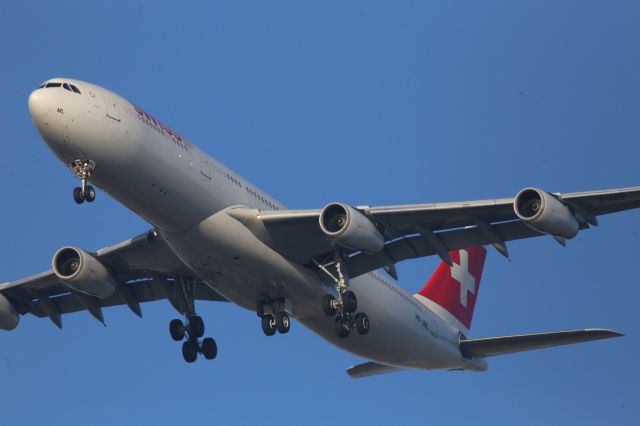 Airbus A340-300 (HB-JML)