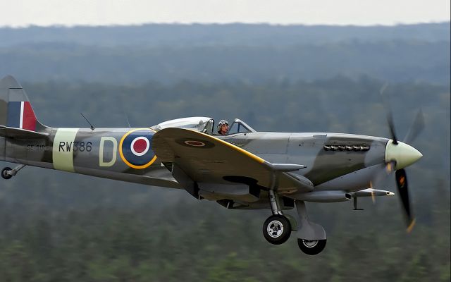SUPERMARINE Spitfire —