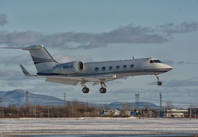 Gulfstream Aerospace Gulfstream IV (N684JC) - Landing in CYHU, 10-02-2019