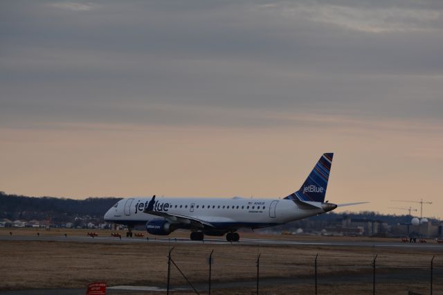 Embraer ERJ-190 (N249JB)