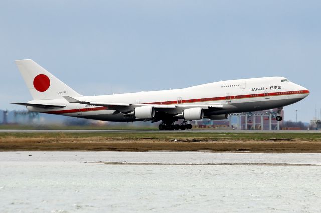 Boeing 747-400 (20-1102) - Japan Air Force 002 heavy rotating off of 33L