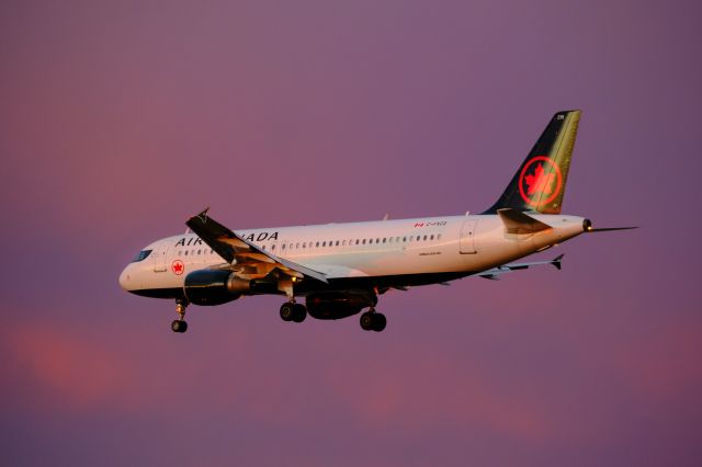 Airbus A320 (C-FXCD)