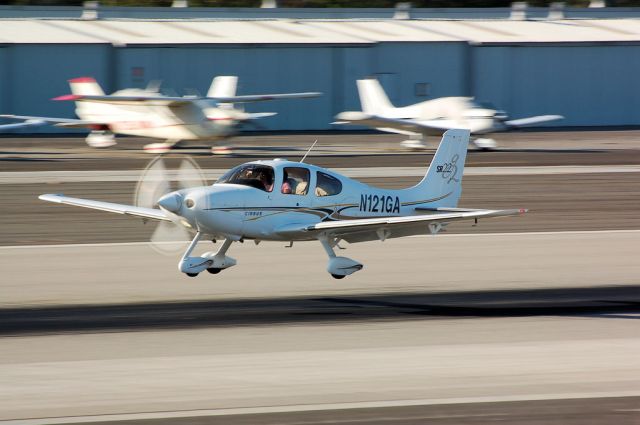 Cirrus SR-22 (N121GA)