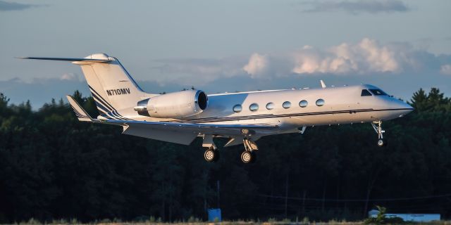 Gulfstream Aerospace Gulfstream IV (N710MV) - landing at Portsmouth prior to sunset