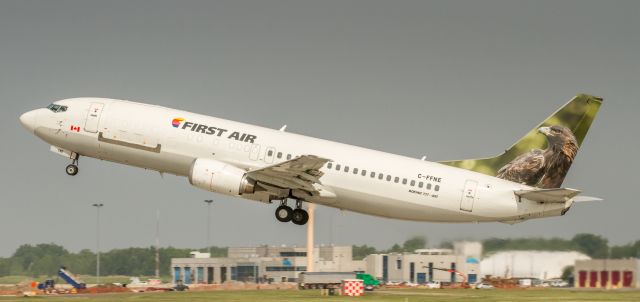 BOEING 737-400 (C-FFNE)